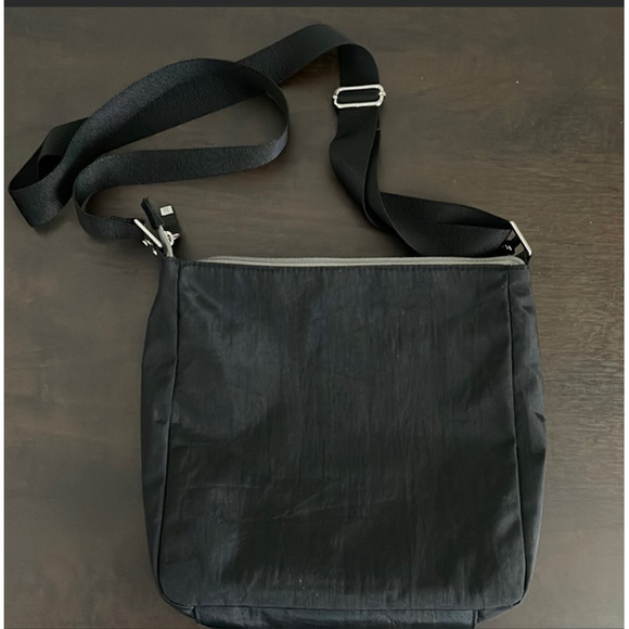 Baggallini Black All Around Town Crossbody Bag - Picture 5 of 7